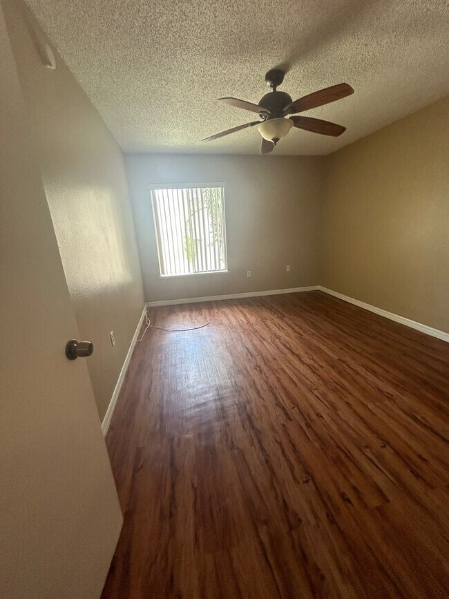 Building Photo - 618 Orange Dr
