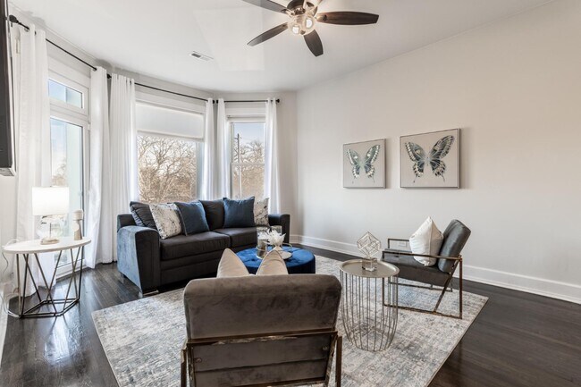 Building Photo - 5536 S King Dr