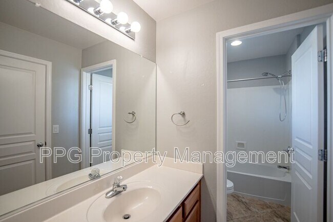 Building Photo - 15166 W Aster Dr
