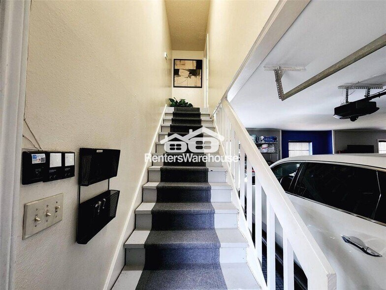 Building Photo - 11206 Hylander Dr