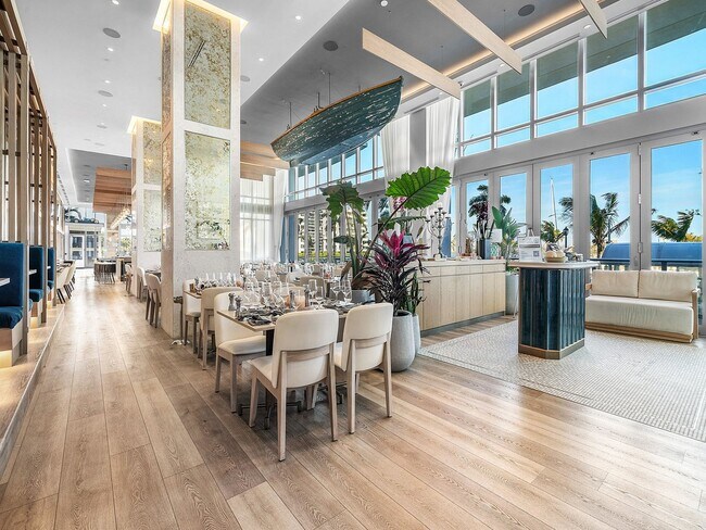 Building Photo - 220 Lake Shore Dr