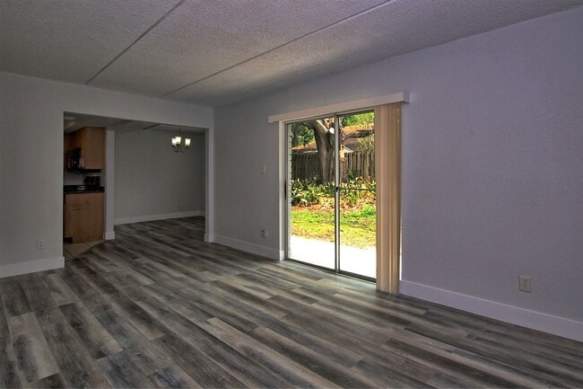 Building Photo - 2/2, 1st floor, fully renovated, Winter Park unit for rent!
