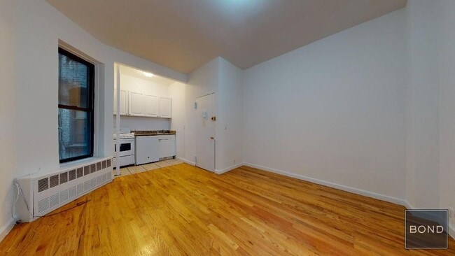 Primary Photo - 330 E 93rd St