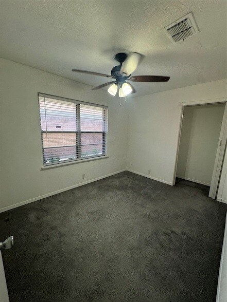 Building Photo - 935 Creager St