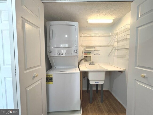 Building Photo - 8220 Grainfield Rd