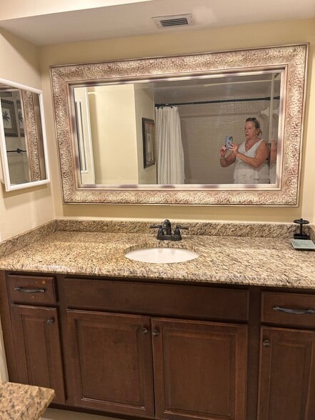 2nd bathroom with large granite vanity - 225 Deer Creek Blvd