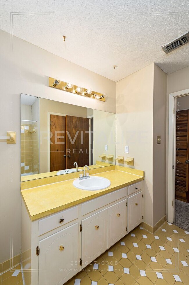 Building Photo - Charming 3 Bed 2 Ba Home Close to Saraland