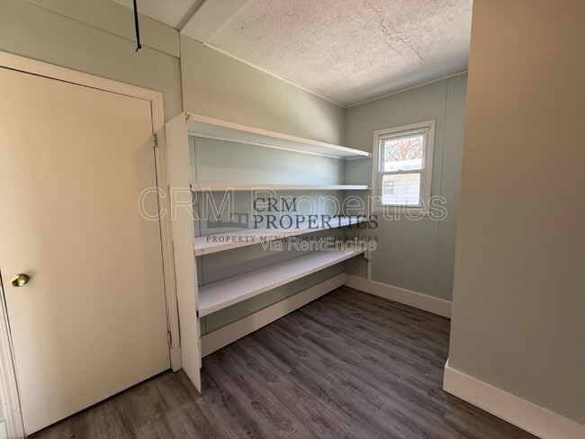 Building Photo - 806 Maumee Dr