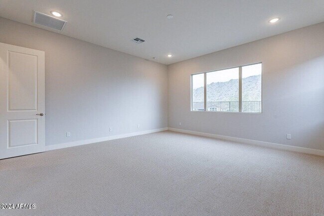 Building Photo - 21390 W Meadowbrook Ave