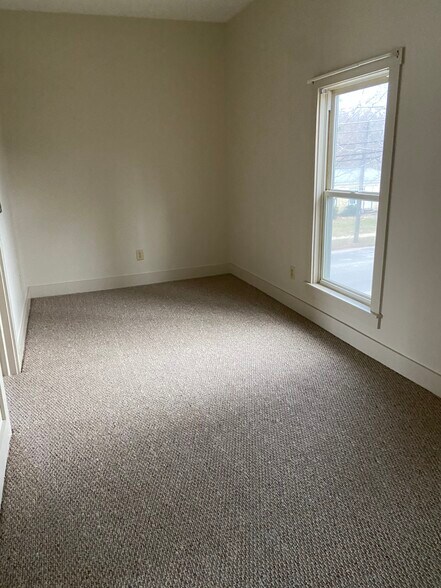 Building Photo - 362 W Main St