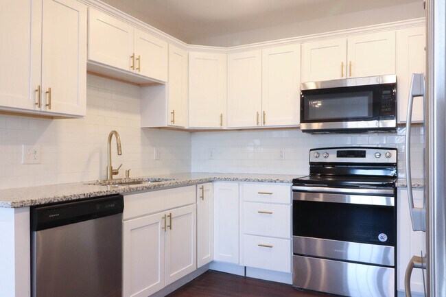 Primary Photo - 4 Montvale Ave