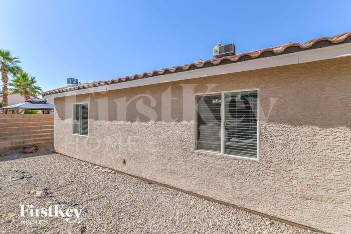 Building Photo - 1742 La Cruz Dr