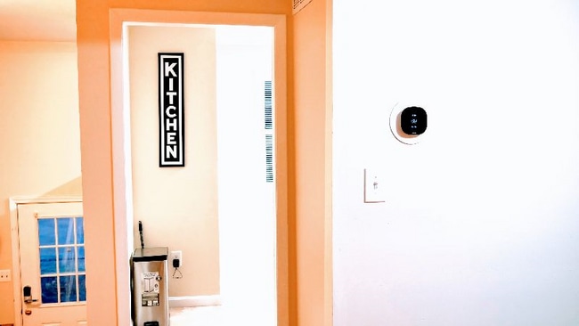 Building Photo - 2 Wimbledon Ln