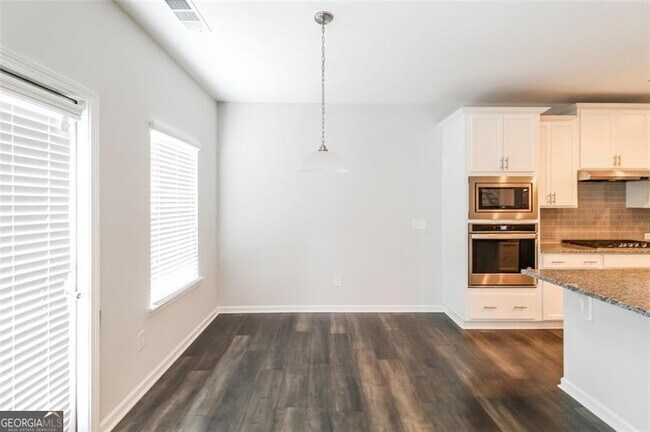 Building Photo - 4525 Sandy Creek Dr