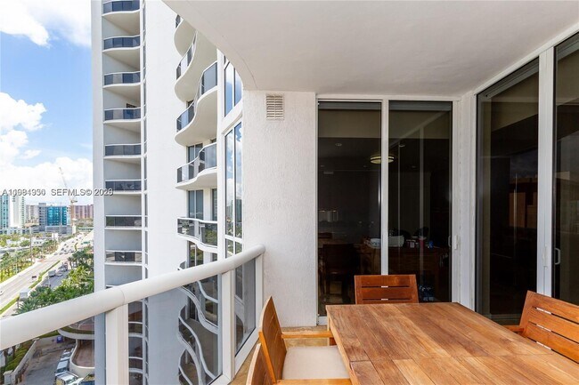 Building Photo - 16001 Collins Ave