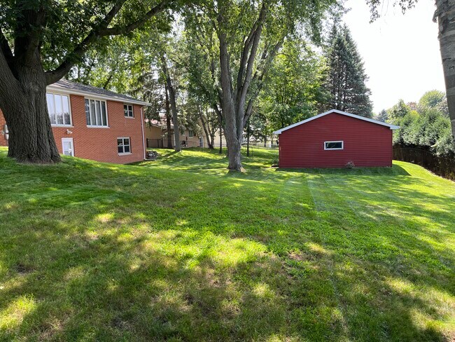 Building Photo - 2790 S Ridge Rd