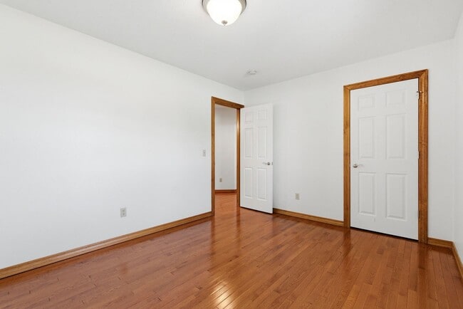 Building Photo - 3 Bedroom | 2 Bathroom | 2 Car Garage| Ozark MO | Fireplace | Separate Green House/Office | Fence...