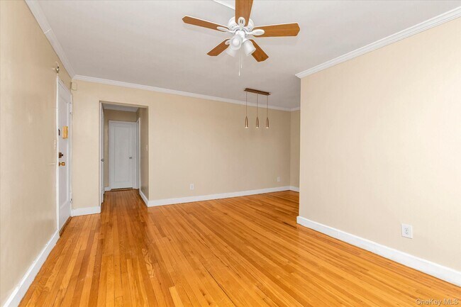 Building Photo - 275 Maple Ave