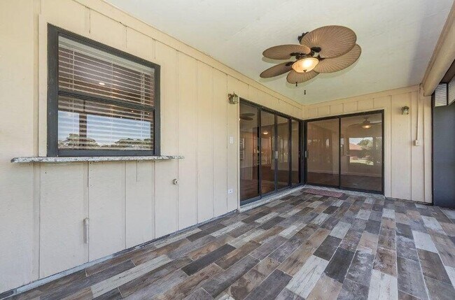 Building Photo - 13335 Cross Pointe Dr