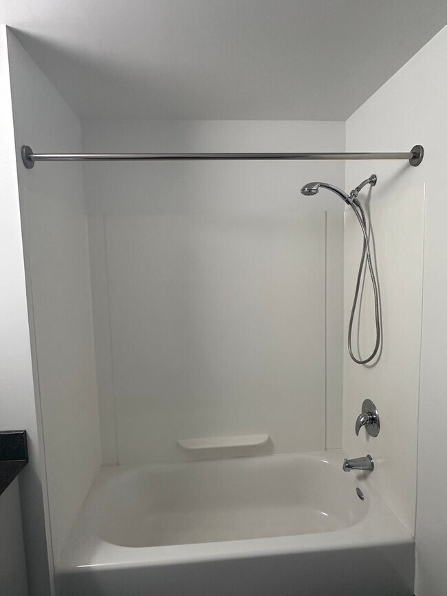 Building Photo - Beautiful 2 bedrooms 2 bath BMR unit in SOMA