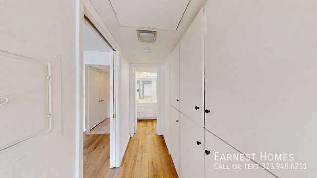 Building Photo - 4915 Tyrone Ave