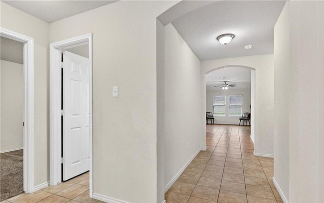 Building Photo - 4 bedroom 2 bathroom house! HOUSING ACCEPTED! MOVE-IN SPECIAL!!