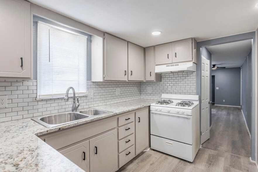 Kitchen - 1014 S Chester St