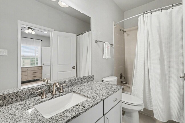 Building Photo - 1538 Dian St