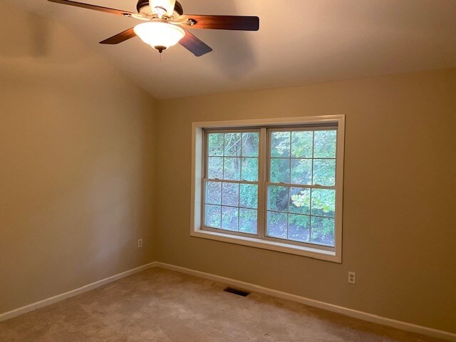 Building Photo - 2002 Larson Dr