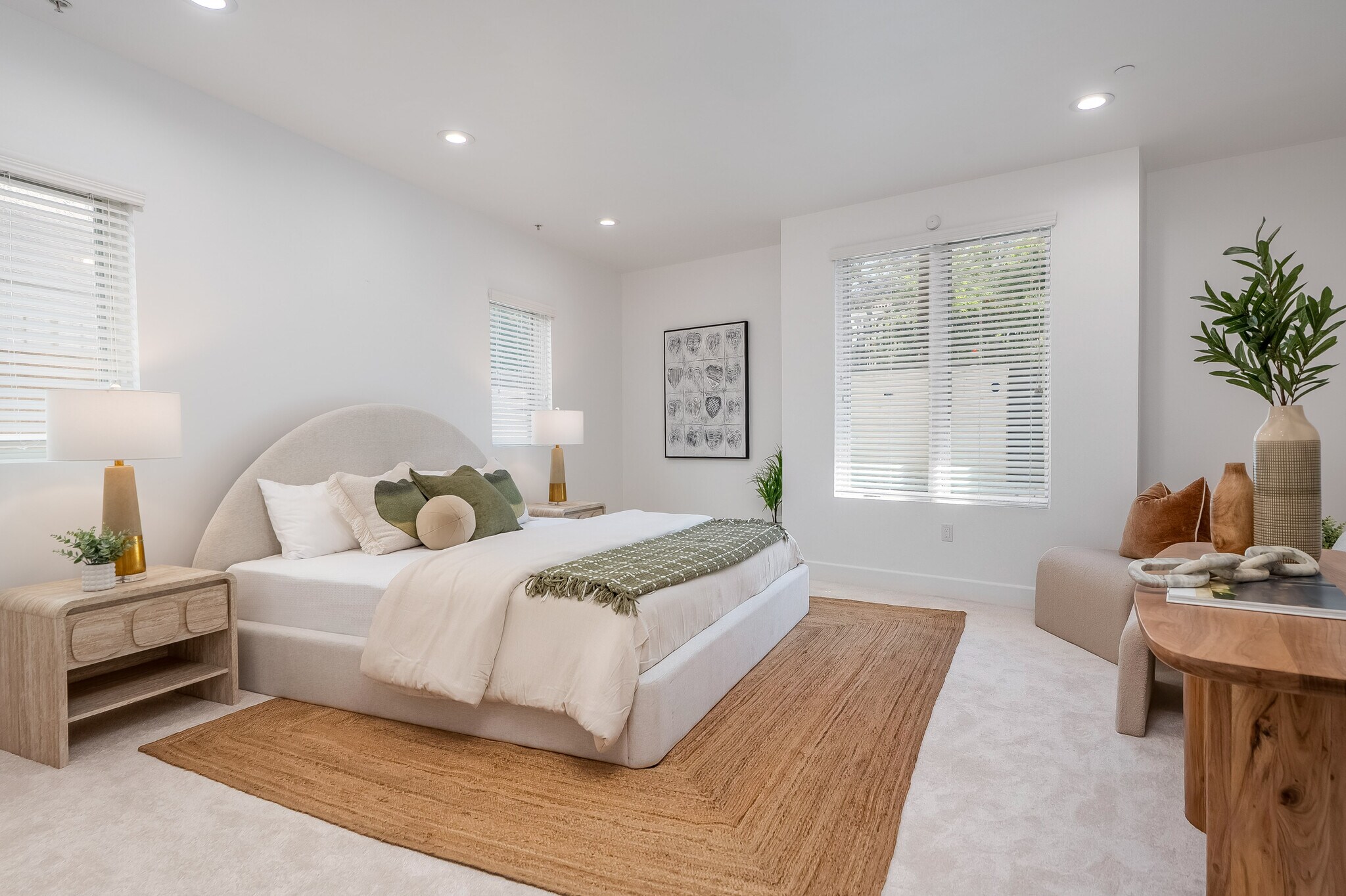 Primary Bedroom - 1318 Roxbury Dr