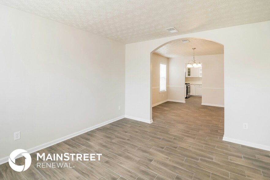 Building Photo - 605 Gardinia Dr