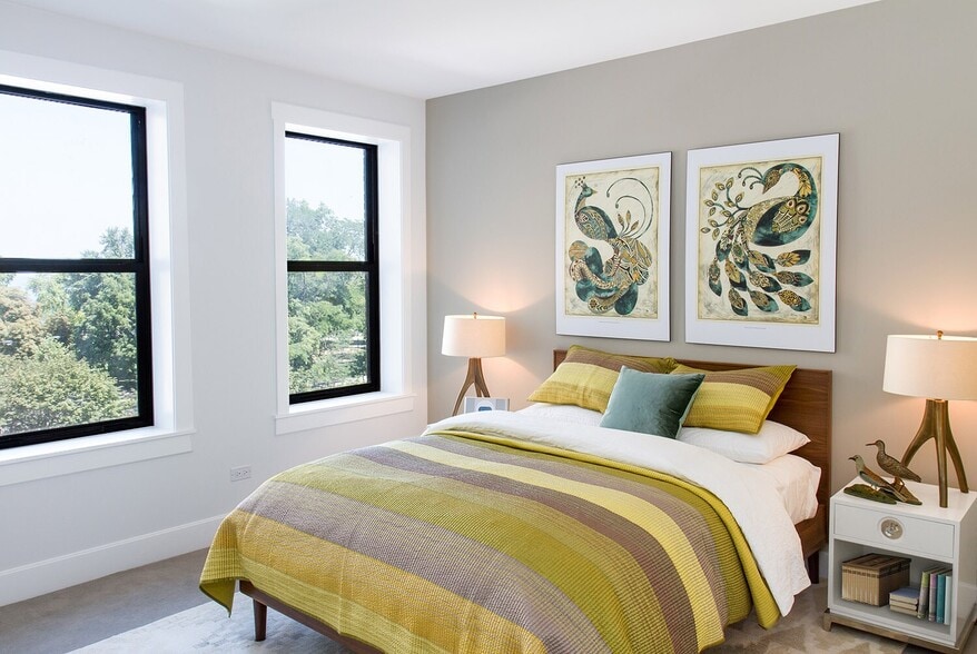 Building Photo - 1044 46th Rd