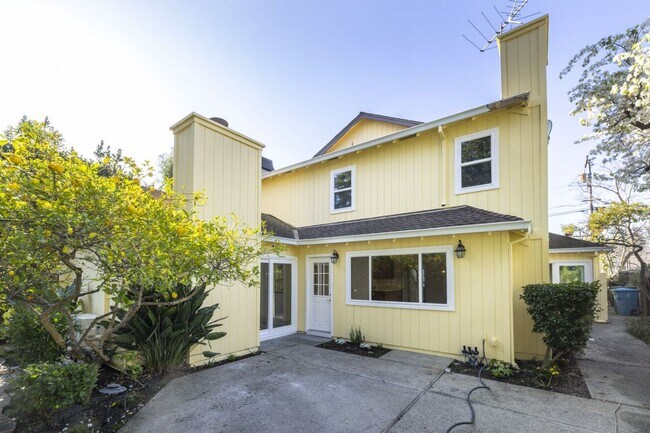 Building Photo - Executive Home With Remodeled Bathrooms + AC in Old Palo Alto