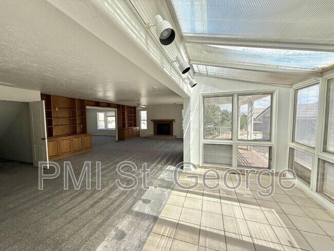 Building Photo - 2506 W Grandview Dr