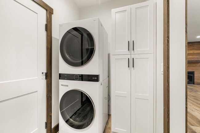 Building Photo - K288LI