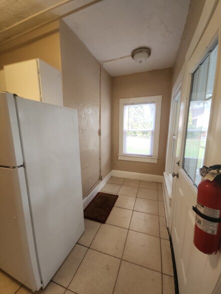 Building Photo - 635 Tanglewood St