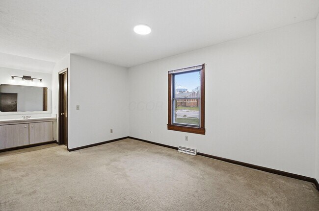 Building Photo - 4554 Sandringham Dr