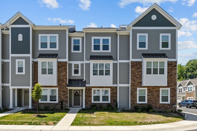 Building Photo - 2022 Laycock Ln