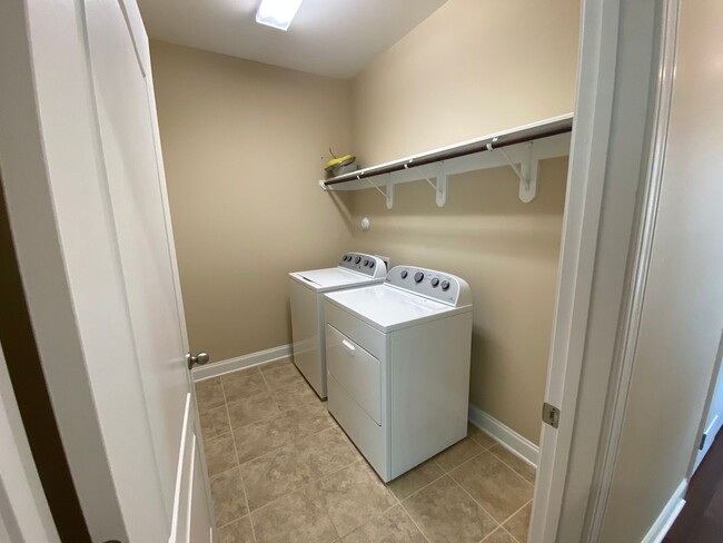Building Photo - AVAILABLE NOW!-BUNGALOW STYLE HOME -JUST B...