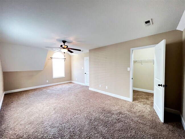 Building Photo - SPACIOUS 2 STORY HOME WITH 3 BEDROOM, 2.5 BATHROOM IN KARNS!!