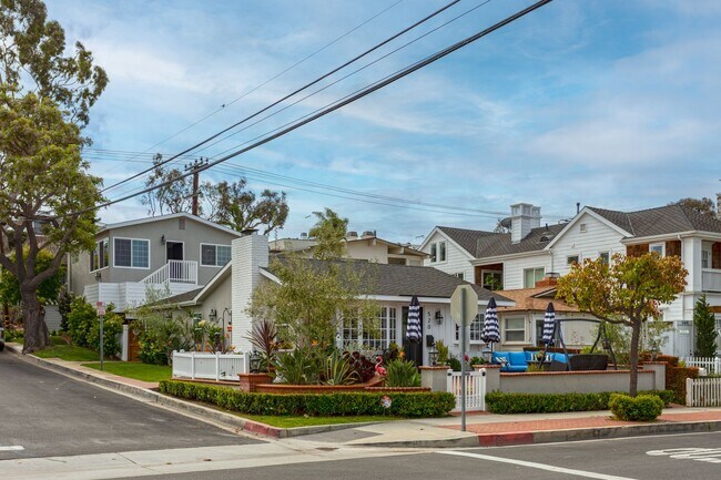 Building Photo - 520.5 Poinsettia Ave