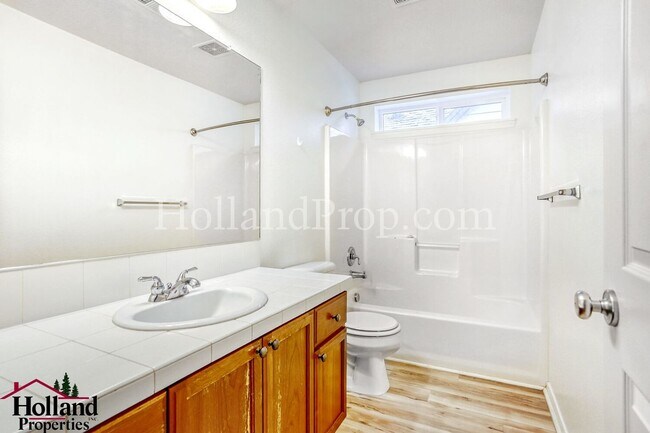 Building Photo - Impressive 4 bedroom home in Hillsboro