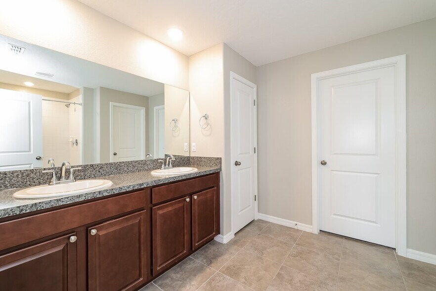 Building Photo - 39886 Dawson Chase Dr