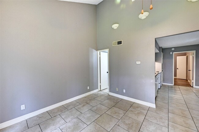 Building Photo - 12900 Walden Rd