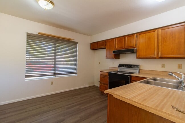 Building Photo - Check Out This Charming 2-Bed Gem with Private Pool