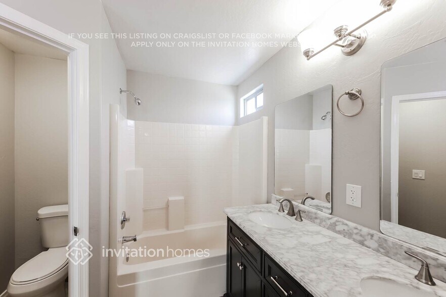 Building Photo - 8520 W Palm Ln