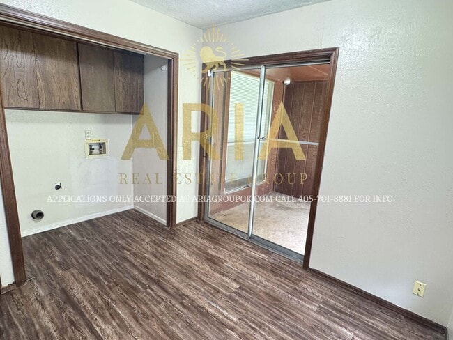 Building Photo - West Norman 2 Bed 1 Bath!