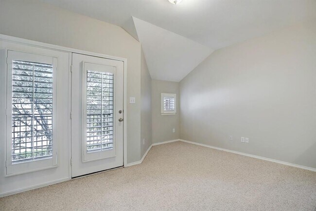 Building Photo - 3023 N Heights Hollow Ln
