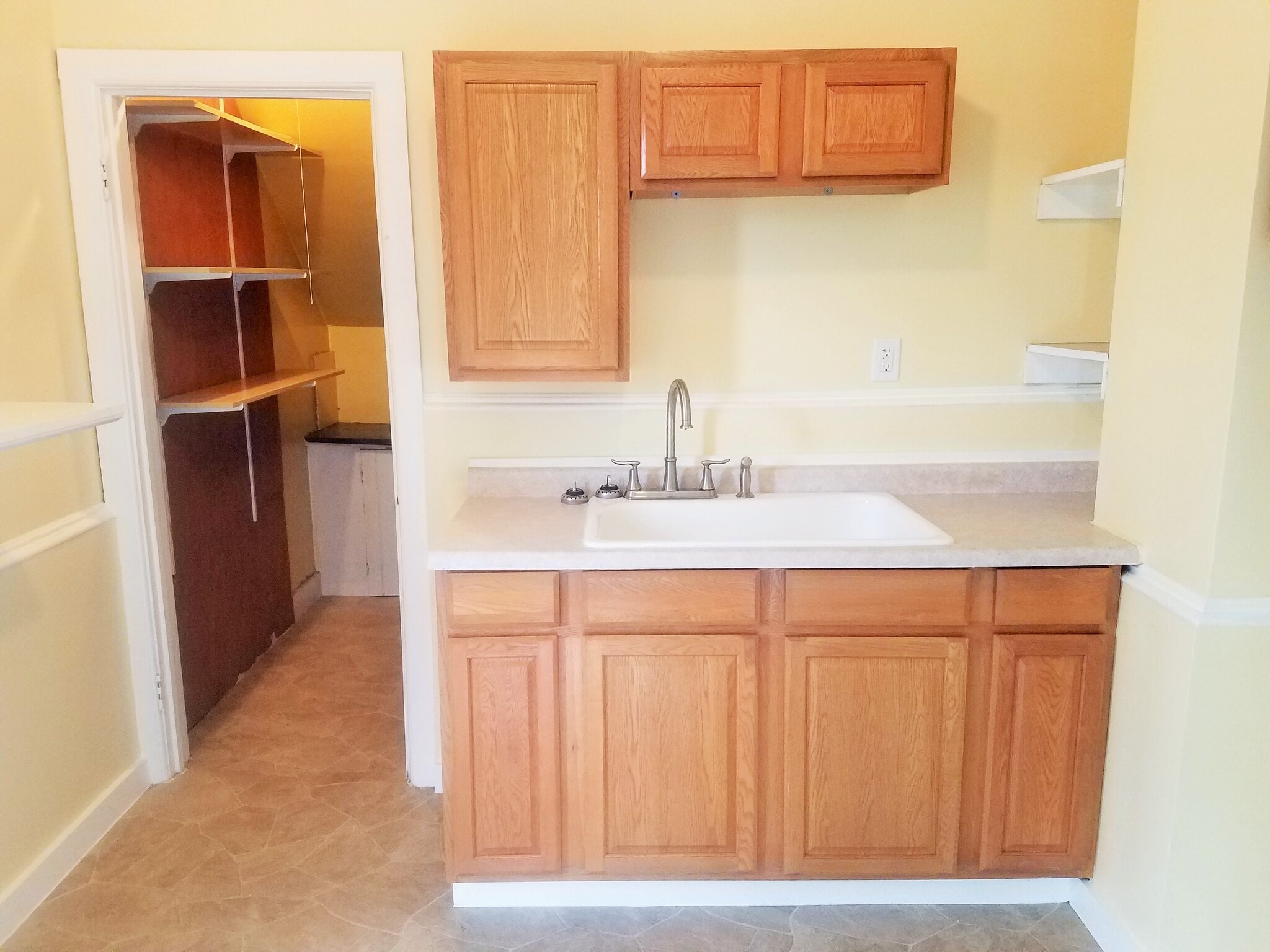 Cute Kitchen with Walk-in Pantry - 2106 Folger Ct