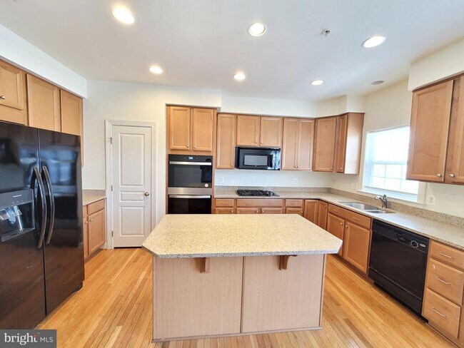 Building Photo - 4066 Finsbury Lane